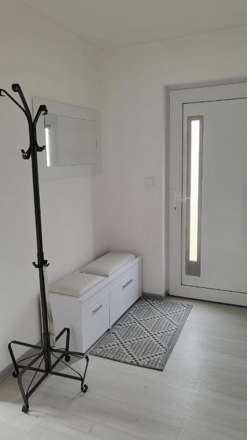 Apartman S Bazenem A Saunou Kadan Exterior photo